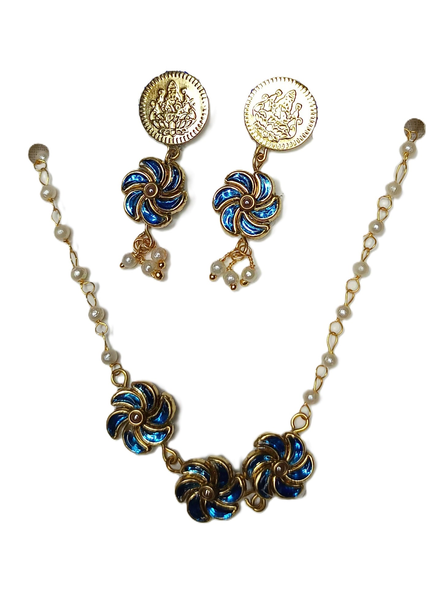 Alluring Kundan Stone Choker and Earrings set