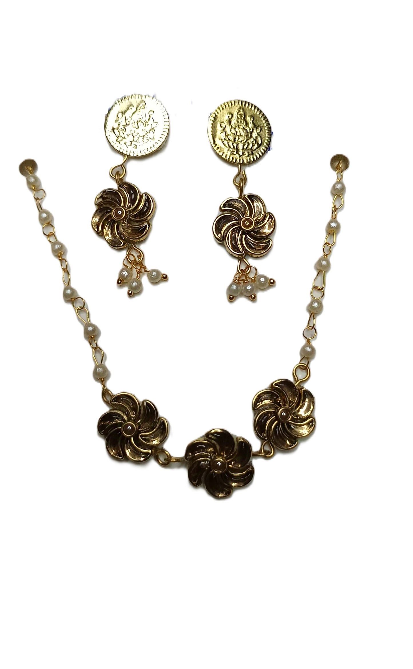 Alluring Kundan Stone Choker and Earrings set