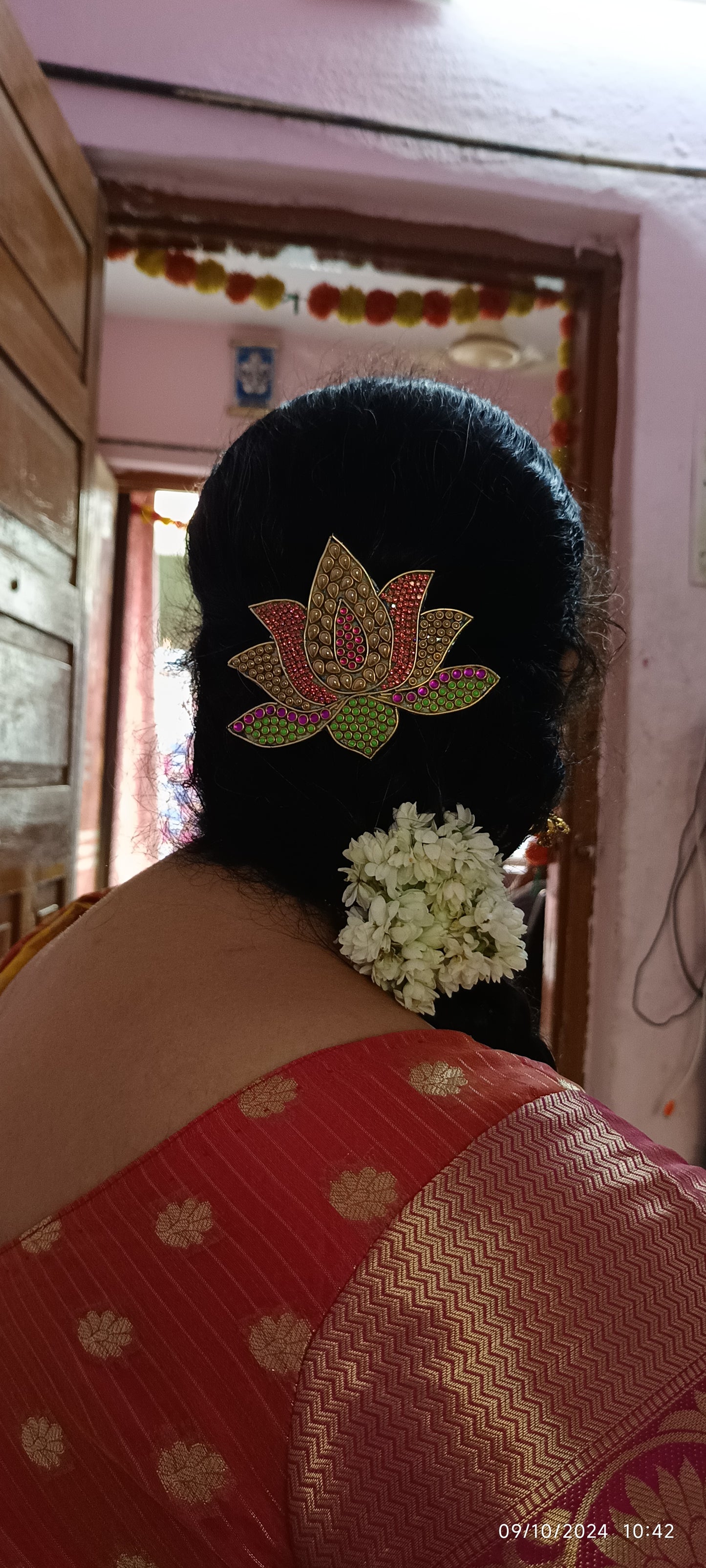 Elegant Lotus Flower Center Hair Clip