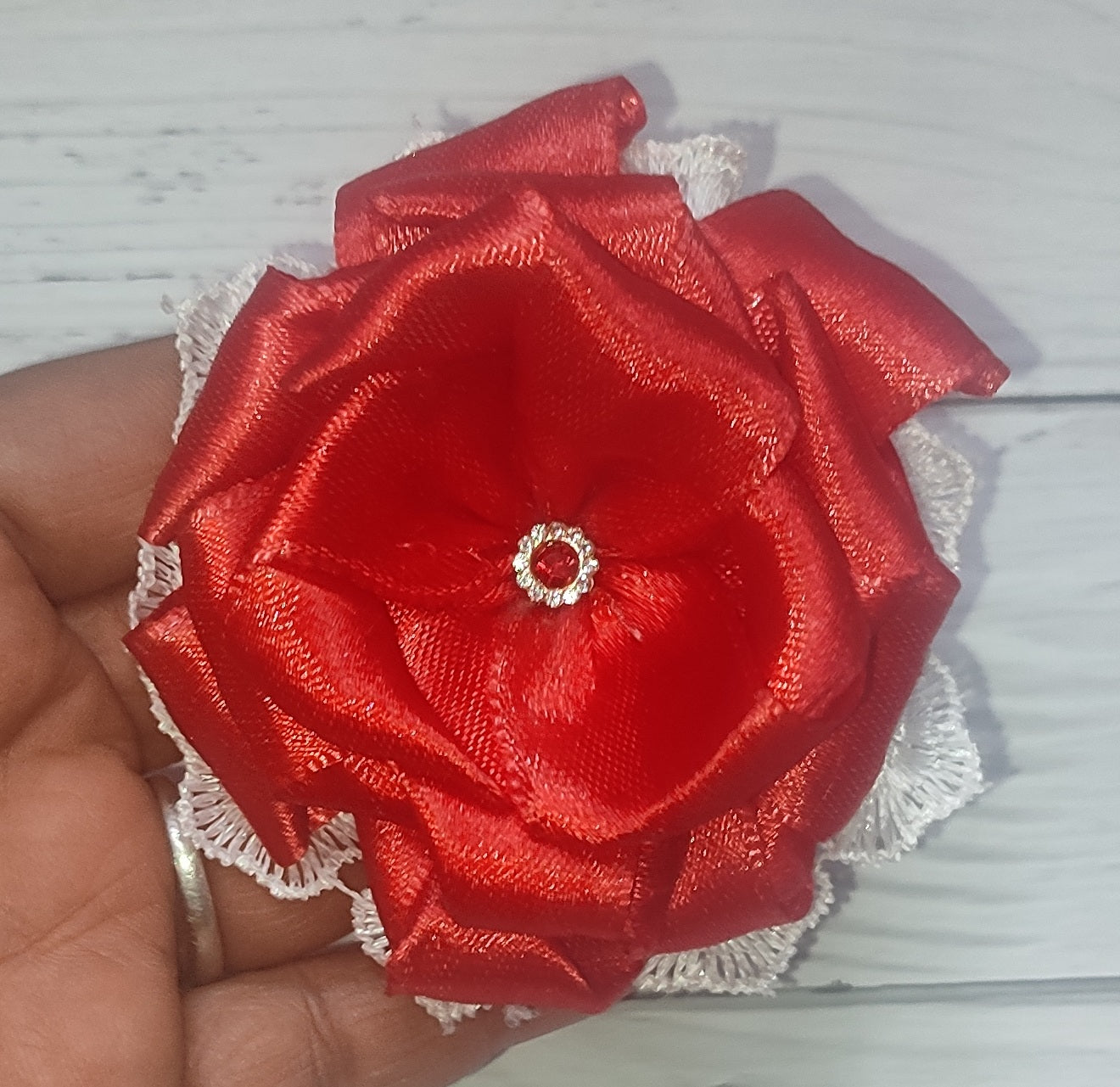 Radiant Rose Model Ribbon Hair Clip (Single Piece)